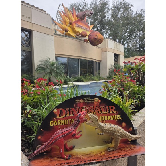 Disney Animal Kingdom Dinosaur Carnotaurus vs Alioramus Rubber Latex Battle Set - Picture 2 of 8